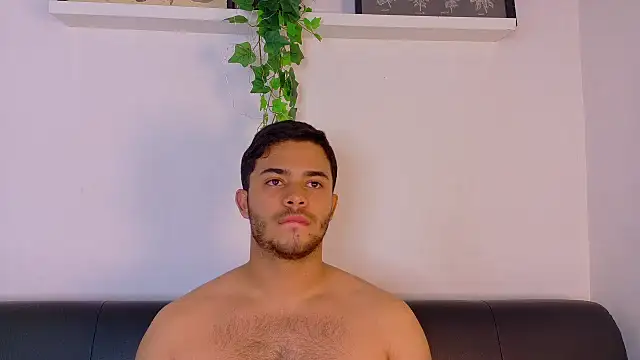 XXX chat uživo modela TylerWest_