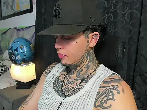 juan_alvarez18's Live XXX Chat