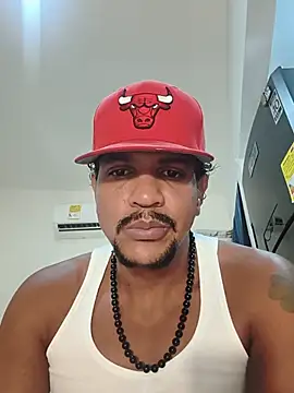 bigdick211292 élő XXX-chatje