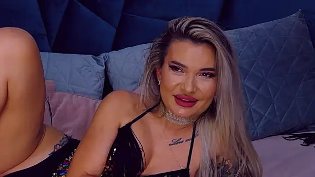 NightshadeIris' Live XXX Chat