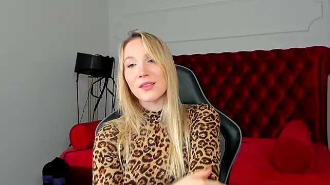 ElaraVoltage's Live XXX Chat