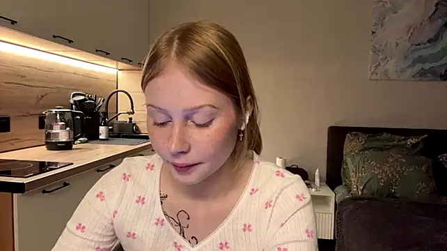 RavenShuker élő XXX-chatje