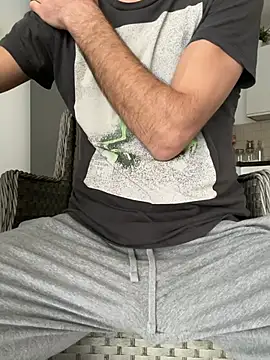 Michel_huge Adlı Modelin Canlı XXX Sohbeti