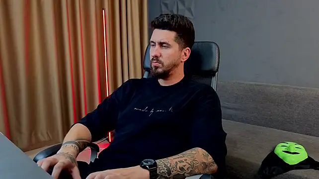 LoganStroud 라이브 XXX 채팅