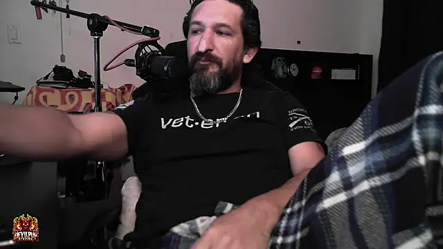 DevilPup75_ Chat XXX in diretta
