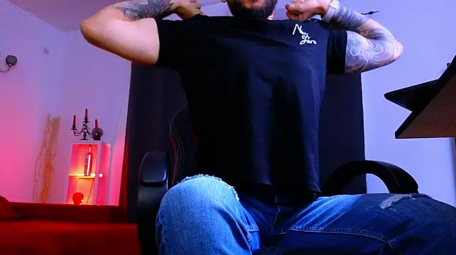 Czat XXX na żywo – MightyAaron66