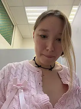 -NaughtyAngel- XXX чат на живо