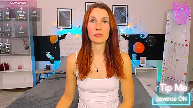 צ'אט XXX בשידור חי של KiraNeeww