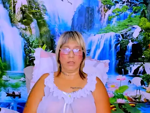 indianroxy Adlı Modelin Canlı XXX Sohbeti