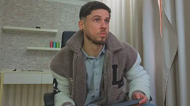 Chat XXX en directo de JonahShaw