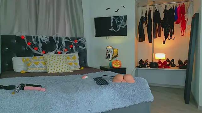 InvitingTina Chat XXX live