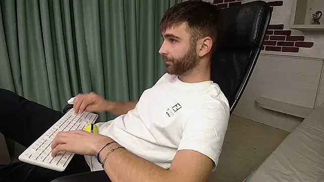 KyloEast Chat XXX live
