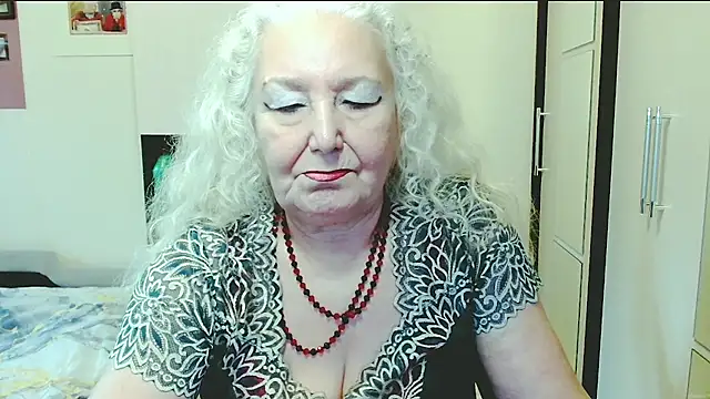 GrannyAlisa's Live XXX Chat