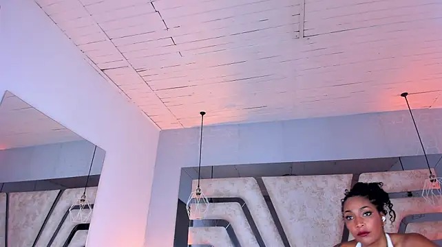 AngelineHeet Adlı Modelin Canlı XXX Sohbeti