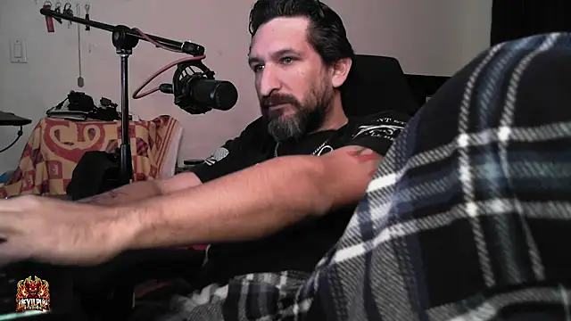 DevilPup75_ live XXX chat