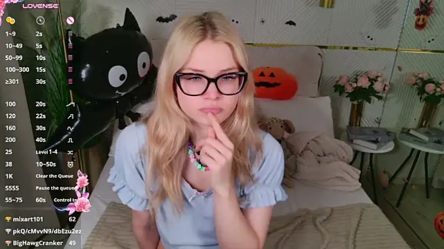 ChloeWellsn Live XXX chat