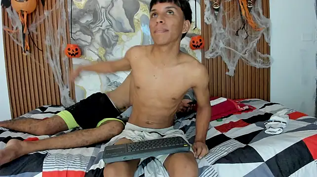 tyler_twink_boy live XXX chat
