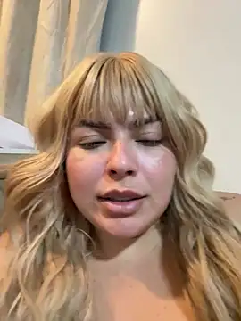 lollaluxen Live XXX chat