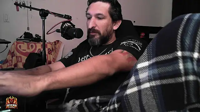 DevilPup75_ Live XXX-chat