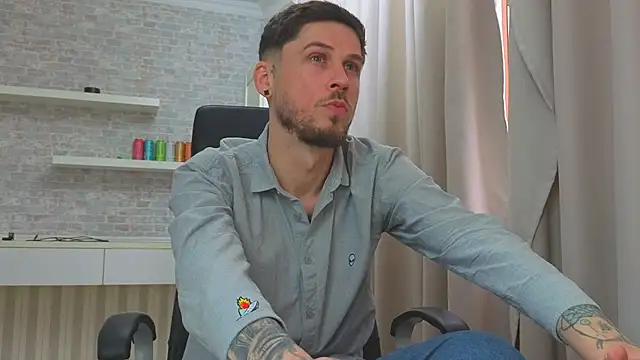 Онлайн чат XXX JonahShaw