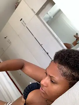 Chat +18 de madelltheebony ao vivo