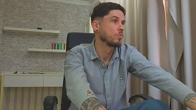 JonahShaw Adlı Modelin Canlı XXX Sohbeti