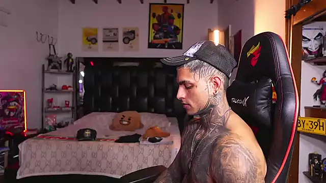 logan_hugh8 Adlı Modelin Canlı XXX Sohbeti