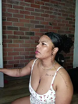 tanisha__lux Adlı Modelin Canlı XXX Sohbeti