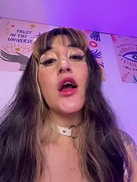 annabelle_gronn élő XXX-chatje