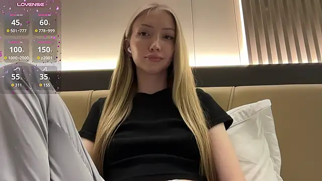 Awwwrora Chat XXX in diretta