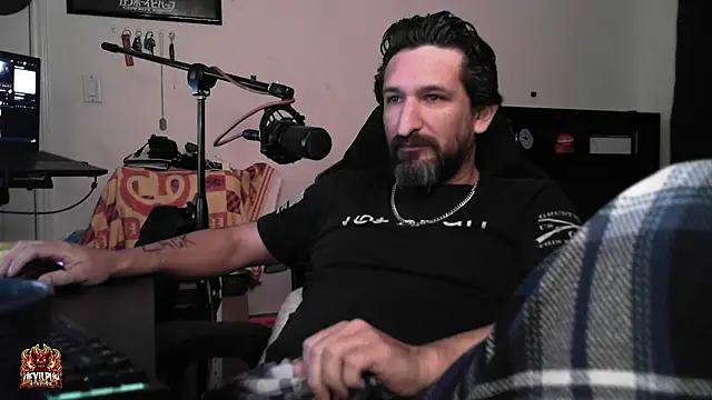 DevilPup75_ élő XXX-chatje