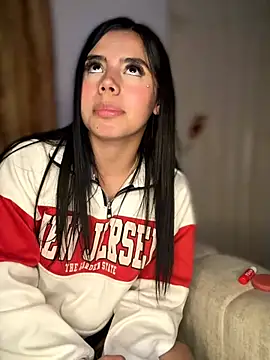 Chat XXX en directo de Laura-Khalifa