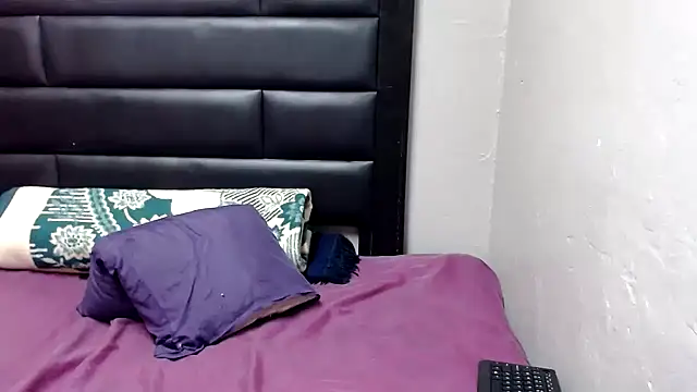 AfricanCurves22's Live XXX Chat
