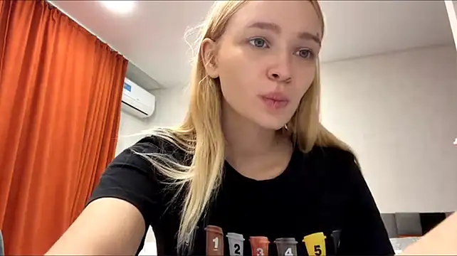 دردشة LovelyLisy الجنسية المباشرة