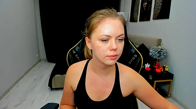 Strawberrye Adlı Modelin Canlı XXX Sohbeti