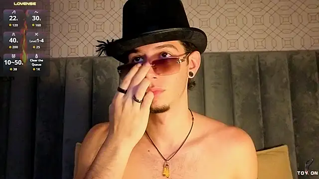 isaacblaze_ Adlı Modelin Canlı XXX Sohbeti