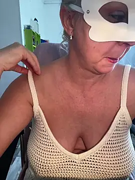 Chat +18 de Kamillaone ao vivo