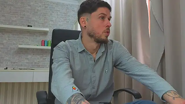 JonahShaw Chat XXX in diretta