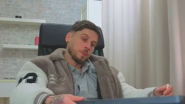 JonahShaw's Live XXX Chat