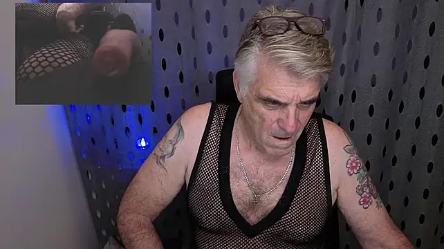 DirtyDaddy_CH élő XXX-chatje