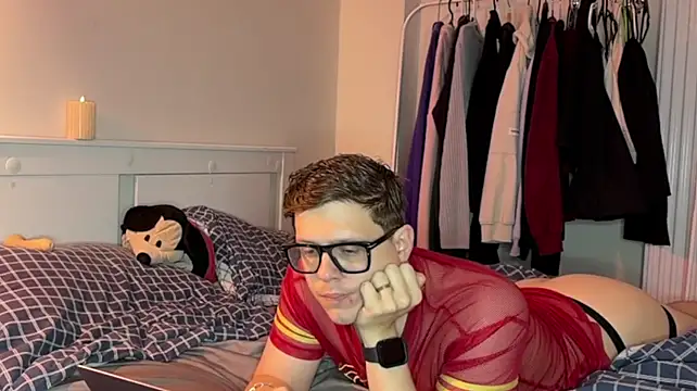 daniel-below live XXX chat