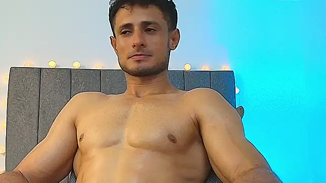 Adonys_Lewis_ 即時 XXX 聊天