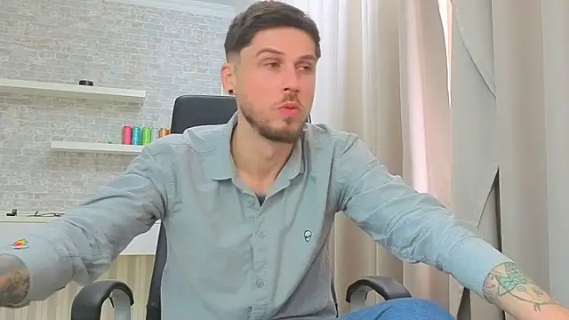 Chat XXX en directo de JonahShaw