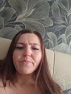MilaMature's Live XXX Chat