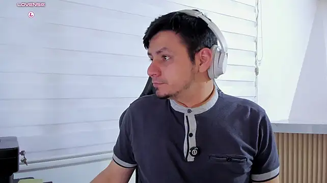 Chat +18 de Rick_Adams ao vivo