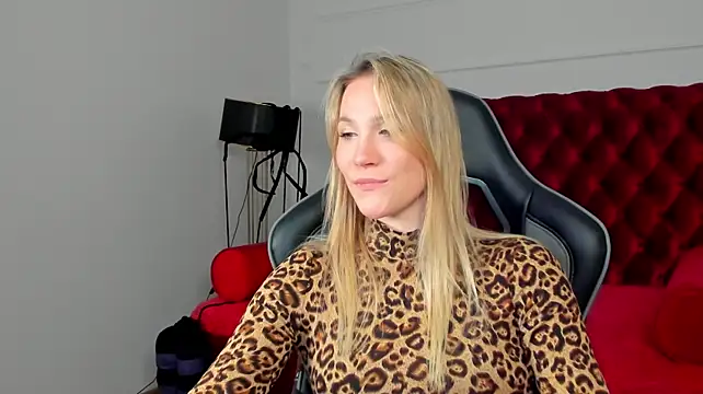 ElaraVoltage Live XXX-Chat