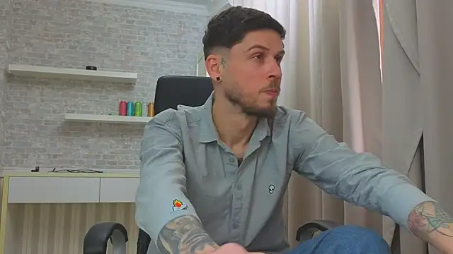 Chat XXX en directo de JonahShaw