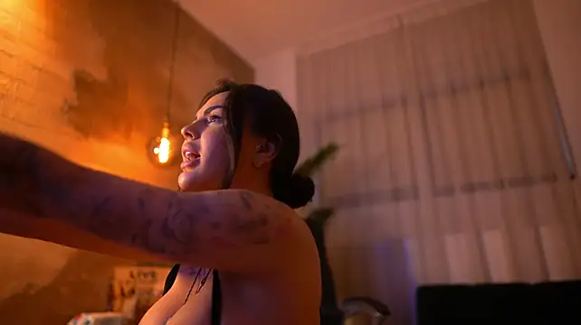 perfectt33n Adlı Modelin Canlı XXX Sohbeti