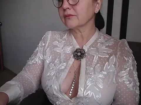 Alma44 – Naživo XXX chat