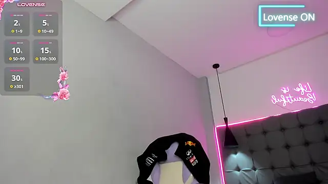 scarletcherry18's Live XXX Chat